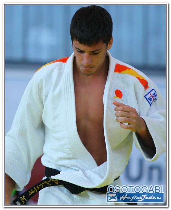 CEU2011 900135